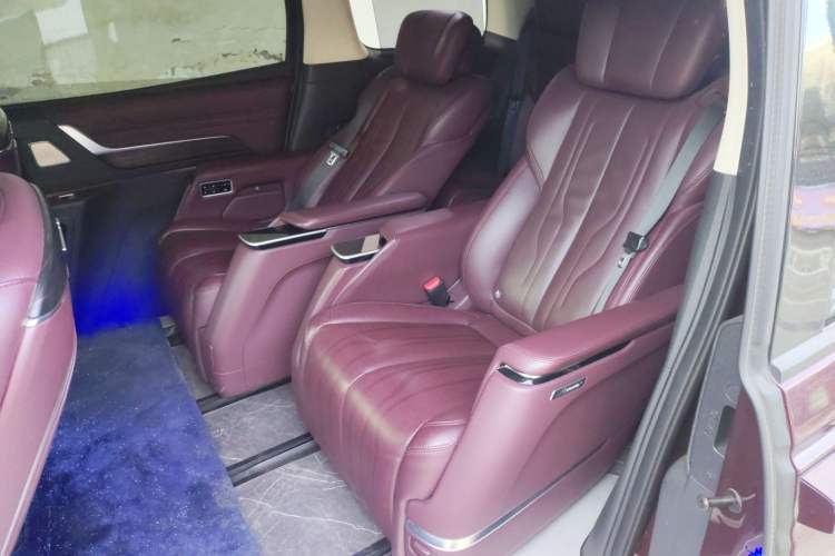 Used Buick Century 2023 2.0T Six-Seater Yinshi Edition Left Rear Seat