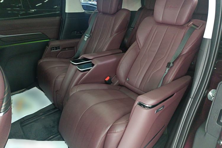 Used Buick Century 2023 2.0T Six-Seater Yinshi Edition Left Rear Seat