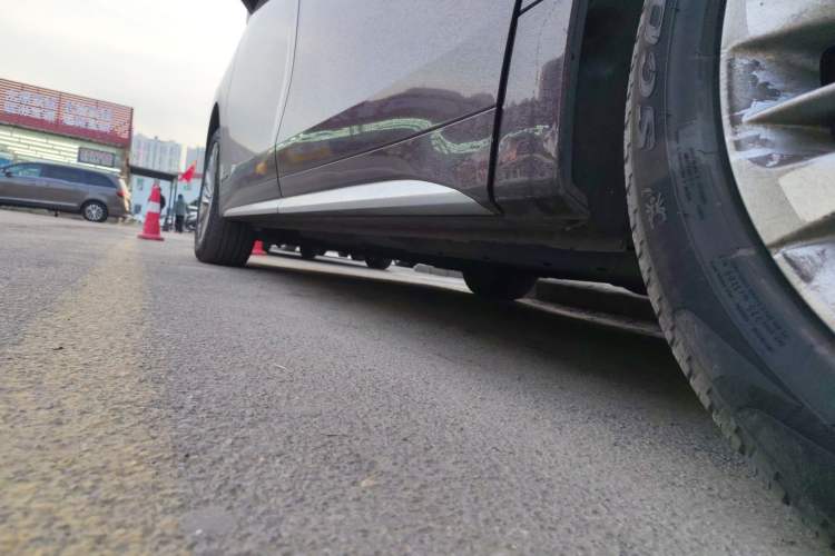 Used Buick Century 2023 2.0T Six-Seater Yinshi Edition Left Side Sill