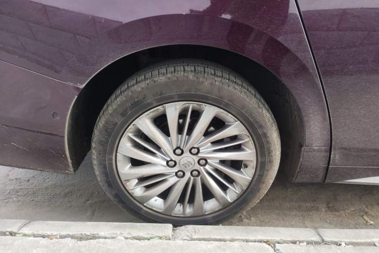 Used Buick Century 2023 2.0T Six-Seater Yinshi Edition Right Rear Wheel Hub