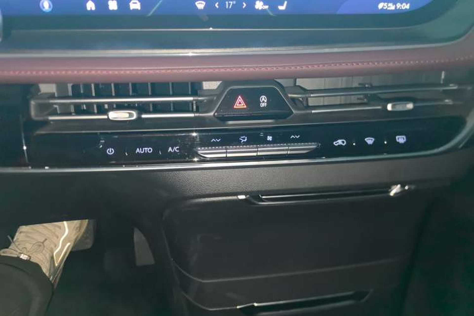 Used Buick Century 2023 2.0T Six-Seater Yinshi Edition Audio And AC Panel