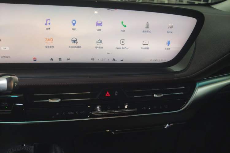 Used Buick Century 2023 2.0T Six-Seater Yinshi Edition Audio And AC Panel