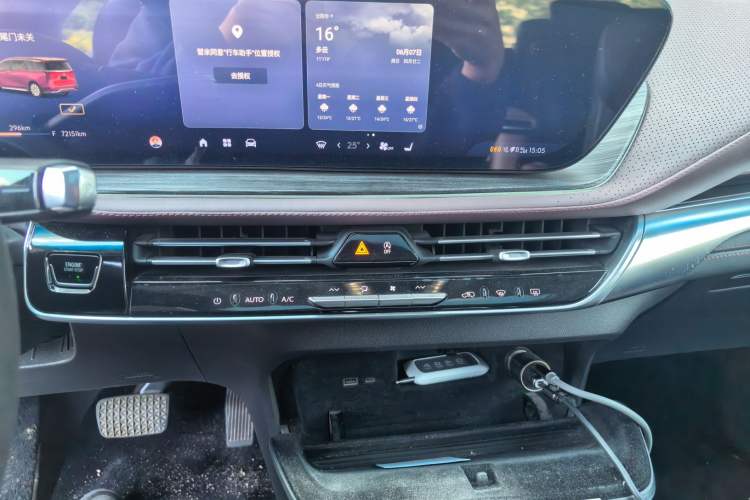 Used Buick Century 2023 2.0T Six-Seater Yinshi Edition Audio And AC Panel
