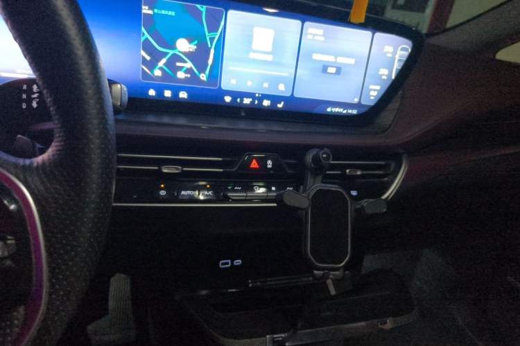 Used Buick Century 2023 2.0T Six-Seater Yinshi Edition Audio And AC Panel