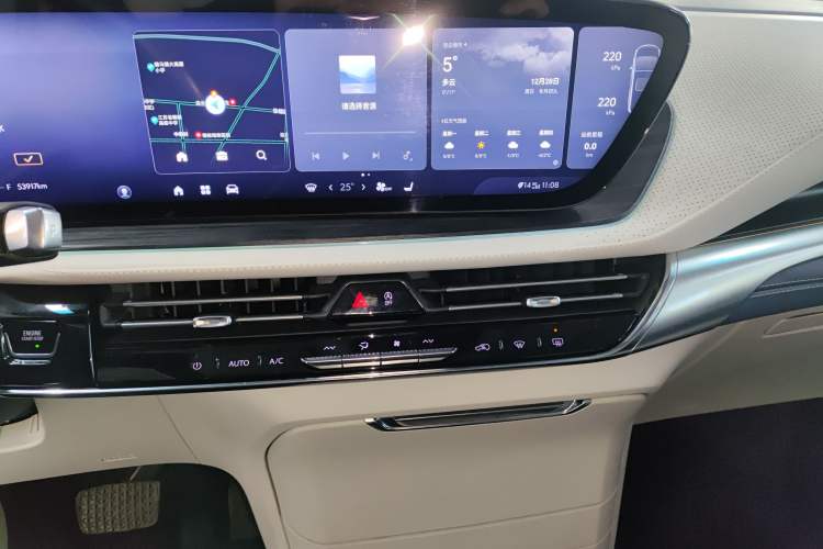 Used Buick Century 2023 2.0T Six-Seater Yinshi Edition Audio And AC Panel