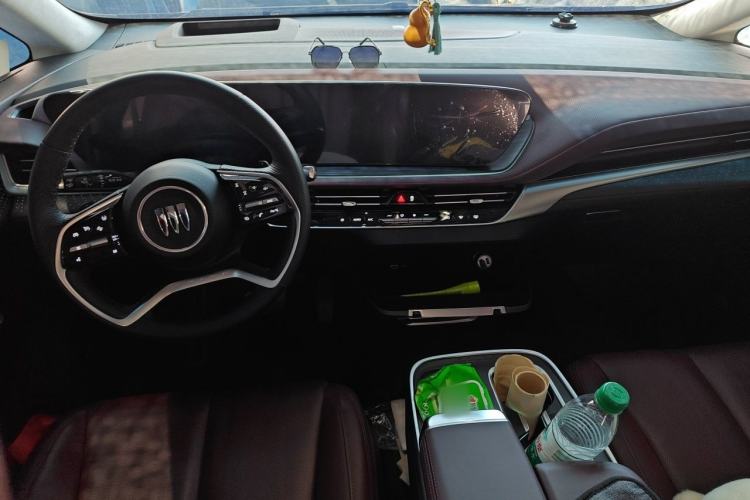 Used Buick Century 2023 2.0T Six-Seater Yinshi Edition Center Console