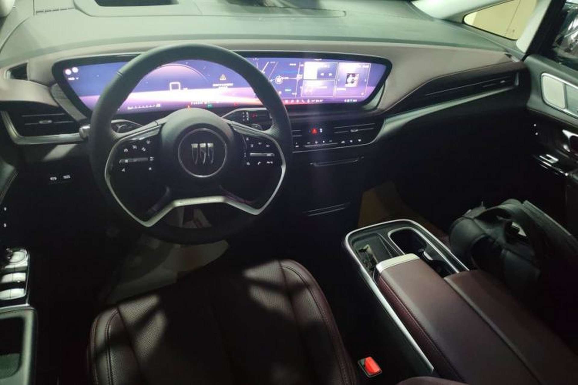 Used Buick Century 2023 2.0T Six-Seater Yinshi Edition Center Console