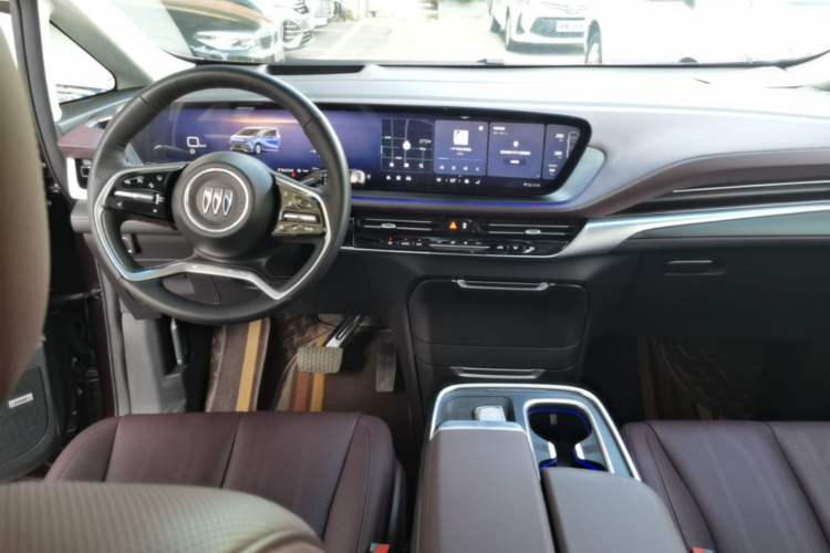 Used Buick Century 2023 2.0T Six-Seater Yinshi Edition Center Console