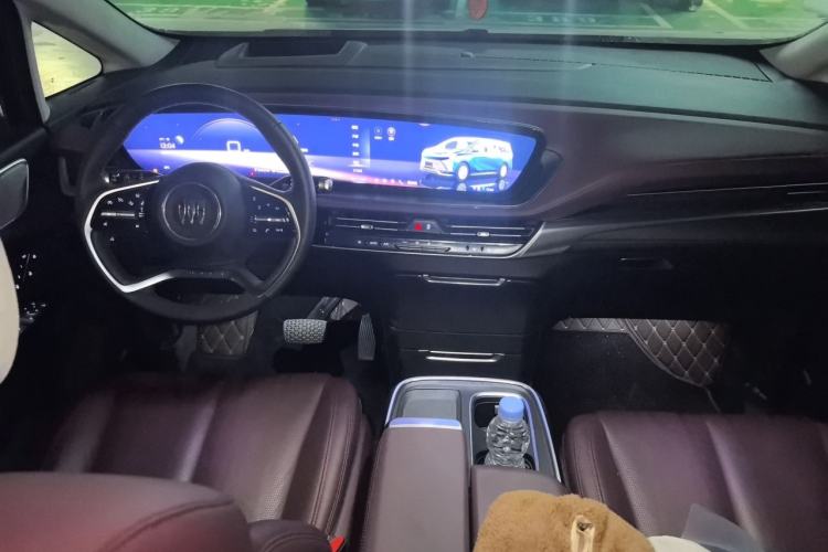 Used Buick Century 2023 2.0T Seven-Seater Yinshi Edition Center Console