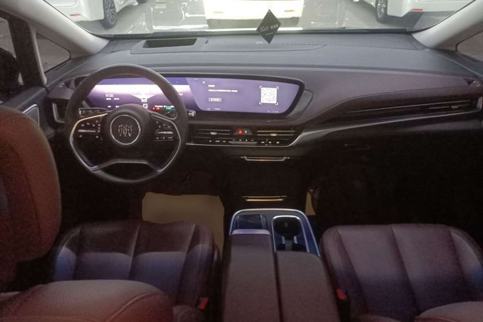 Used Buick Century 2023 2.0T Seven-Seater Yinshi Edition Center Console