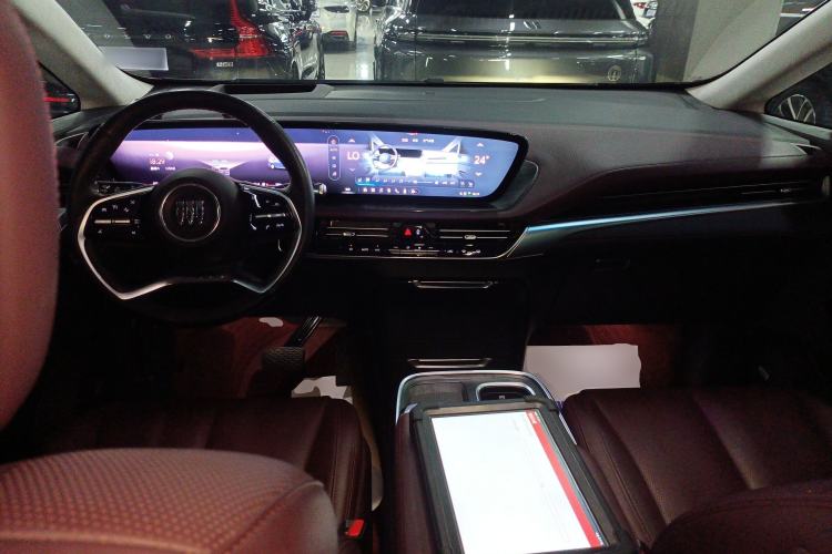 Used Buick Century 2023 2.0T Six-Seater Yinshi Edition Center Console