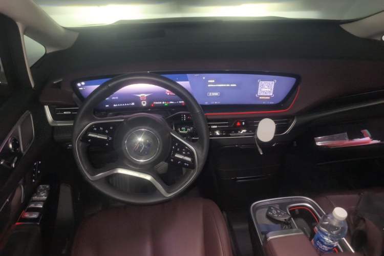 Used Buick Century 2023 2.0T Six-Seater Yinshi Edition Center Console