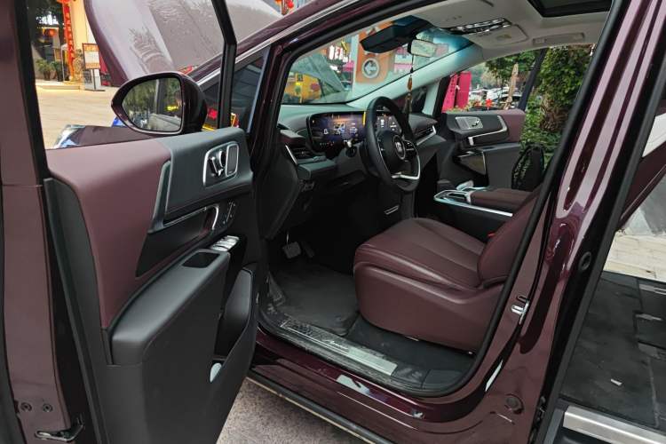 Used Buick Century 2023 2.0T Six-Seater Yinshi Edition Driver Seat