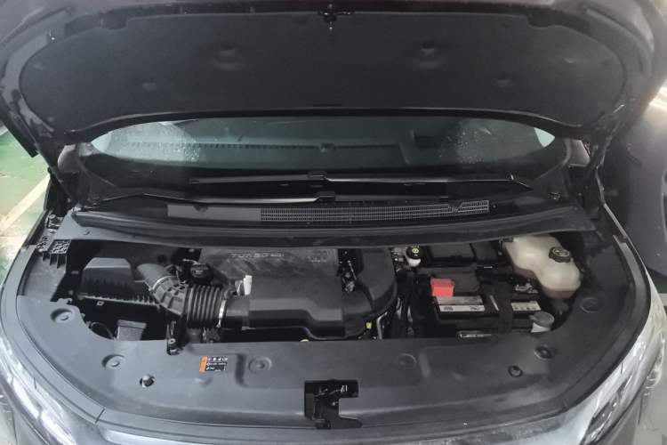 Used Buick Century 2023 2.0T Seven-Seater Yinshi Edition Engine Bay