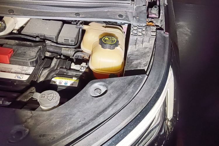 Used Buick Century 2023 2.0T Six-Seater Yinshi Edition Engine Bay Left