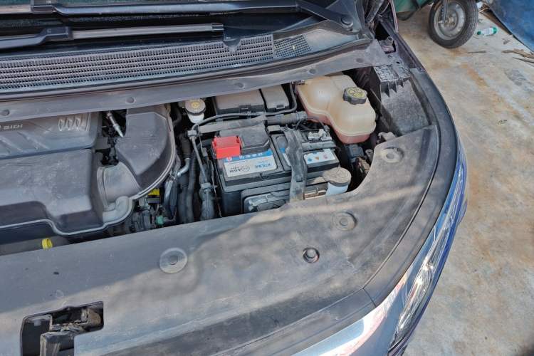 Used Buick Century 2023 2.0T Six-Seater Yinshi Edition Engine Bay Left