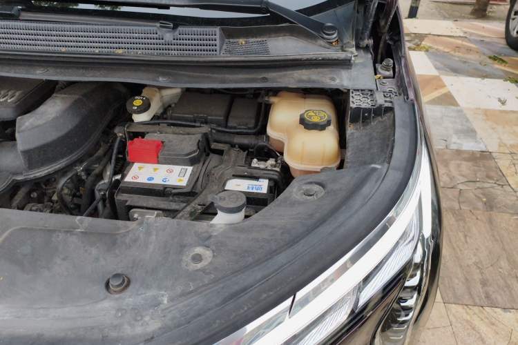 Used Buick Century 2023 2.0T Six-Seater Yinshi Edition Engine Bay Left