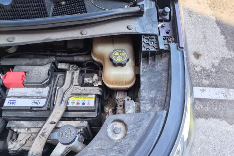 Used Buick Century 2023 2.0T Six-Seater Yinshi Edition Engine Bay Left