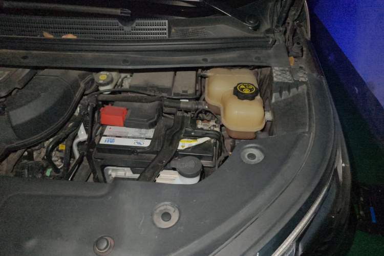 Used Buick Century 2023 2.0T Six-Seater Yinshi Edition Engine Bay Left