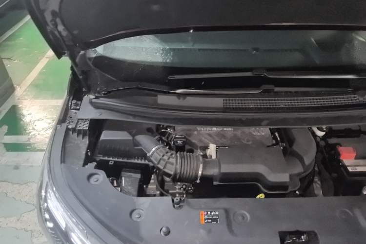 Used Buick Century 2023 2.0T Seven-Seater Yinshi Edition Engine Bay Right