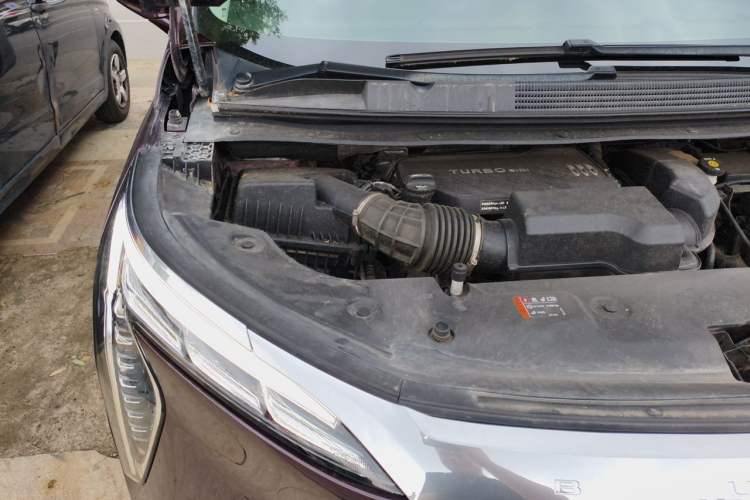 Used Buick Century 2023 2.0T Six-Seater Yinshi Edition Engine Bay Right