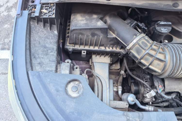 Used Buick Century 2023 2.0T Six-Seater Yinshi Edition Engine Bay Right