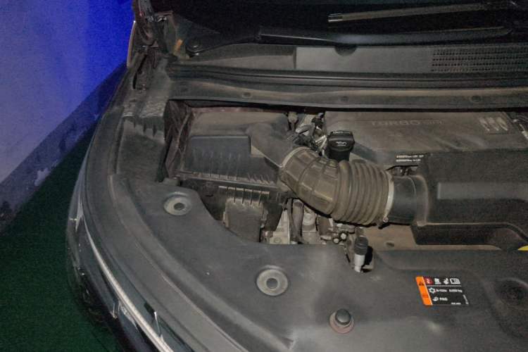 Used Buick Century 2023 2.0T Six-Seater Yinshi Edition Engine Bay Right