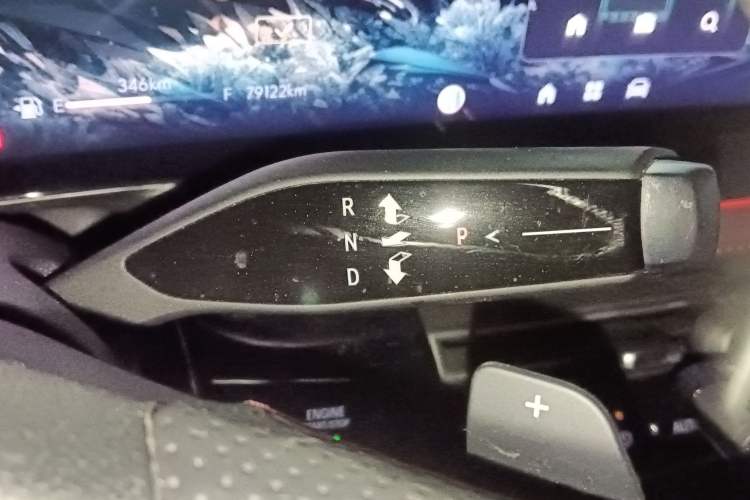 Used Buick Century 2023 2.0T Six-Seater Yinshi Edition Gear Lever