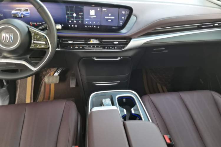 Used Buick Century 2023 2.0T Six-Seater Yinshi Edition Gear Lever
