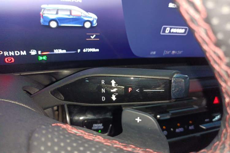 Used Buick Century 2023 2.0T Six-Seater Yinshi Edition Gear Lever
