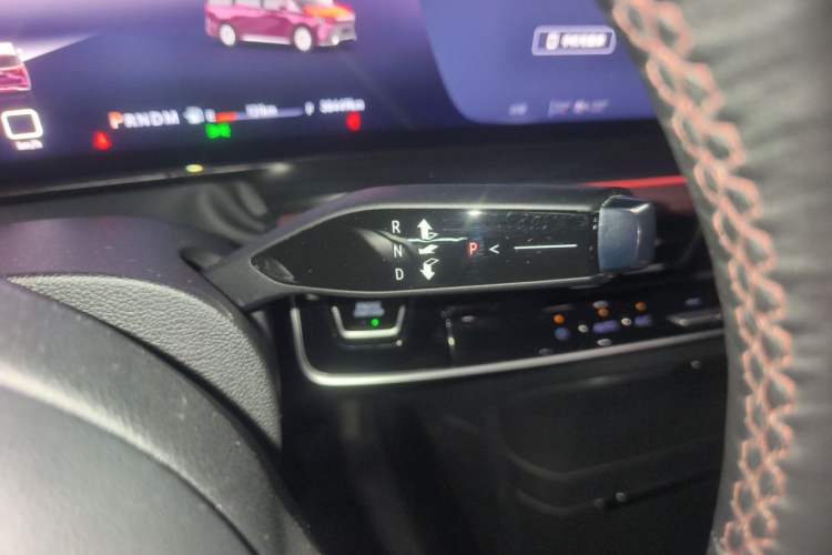 Used Buick Century 2023 2.0T Six-Seater Yinshi Edition Gear Lever