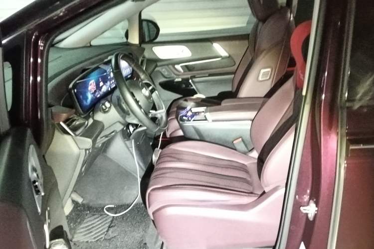 Used Buick Century 2023 2.0T Six-Seater Yinshi Edition Left Front Seat