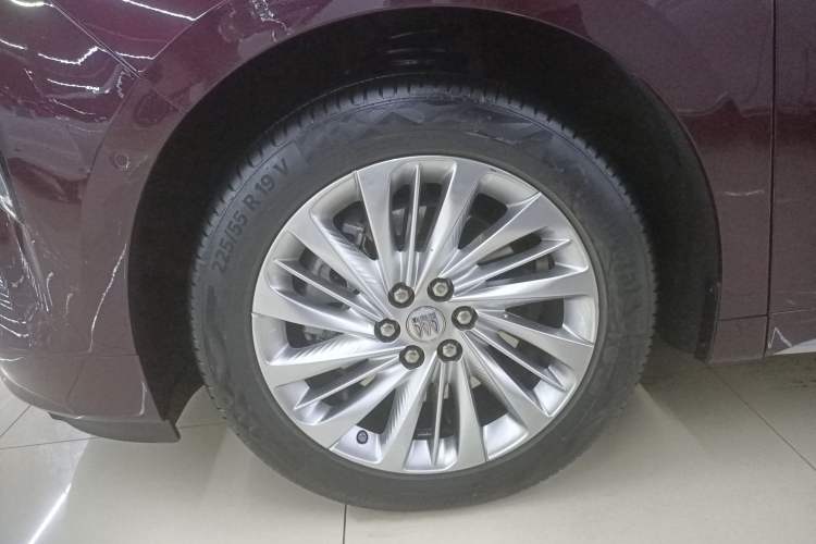 Used Buick Century 2023 2.0T Seven-Seater Yinshi Edition Left Front Wheel Hub