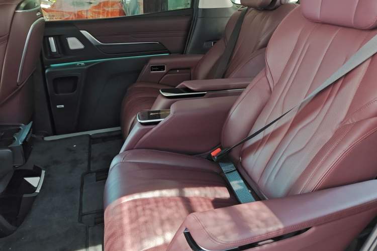 Used Buick Century 2023 2.0T Six-Seater Yinshi Edition Left Rear Seat