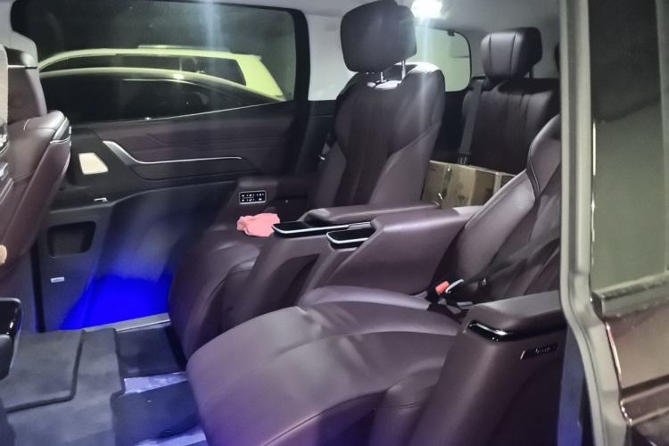 Used Buick Century 2023 2.0T Seven-Seater Yinshi Edition Left Rear Seat