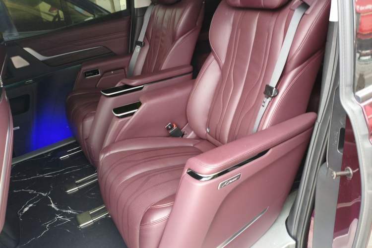 Used Buick Century 2023 2.0T Six-Seater Yinshi Edition Left Rear Seat
