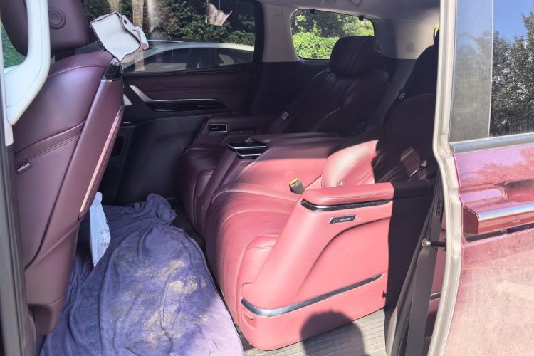 Used Buick Century 2023 2.0T Six-Seater Yinshi Edition Left Rear Seat
