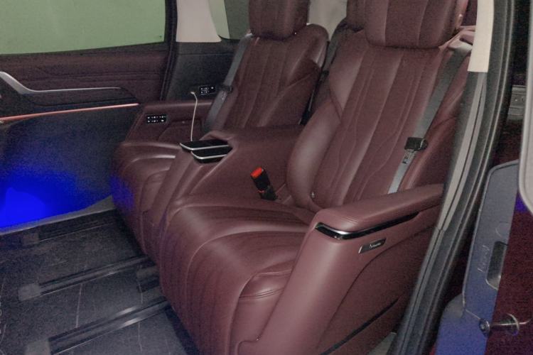 Used Buick Century 2023 2.0T Six-Seater Yinshi Edition Left Rear Seat