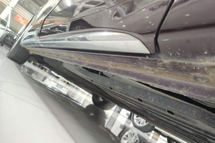 Used Buick Century 2023 2.0T Six-Seater Yinshi Edition Left Side Sill
