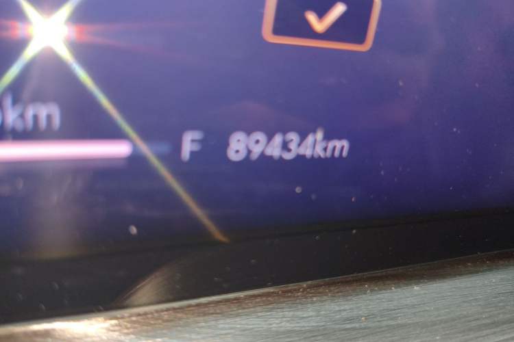 Used Buick Century 2023 2.0T Six-Seater Yinshi Edition Odometer Close Up