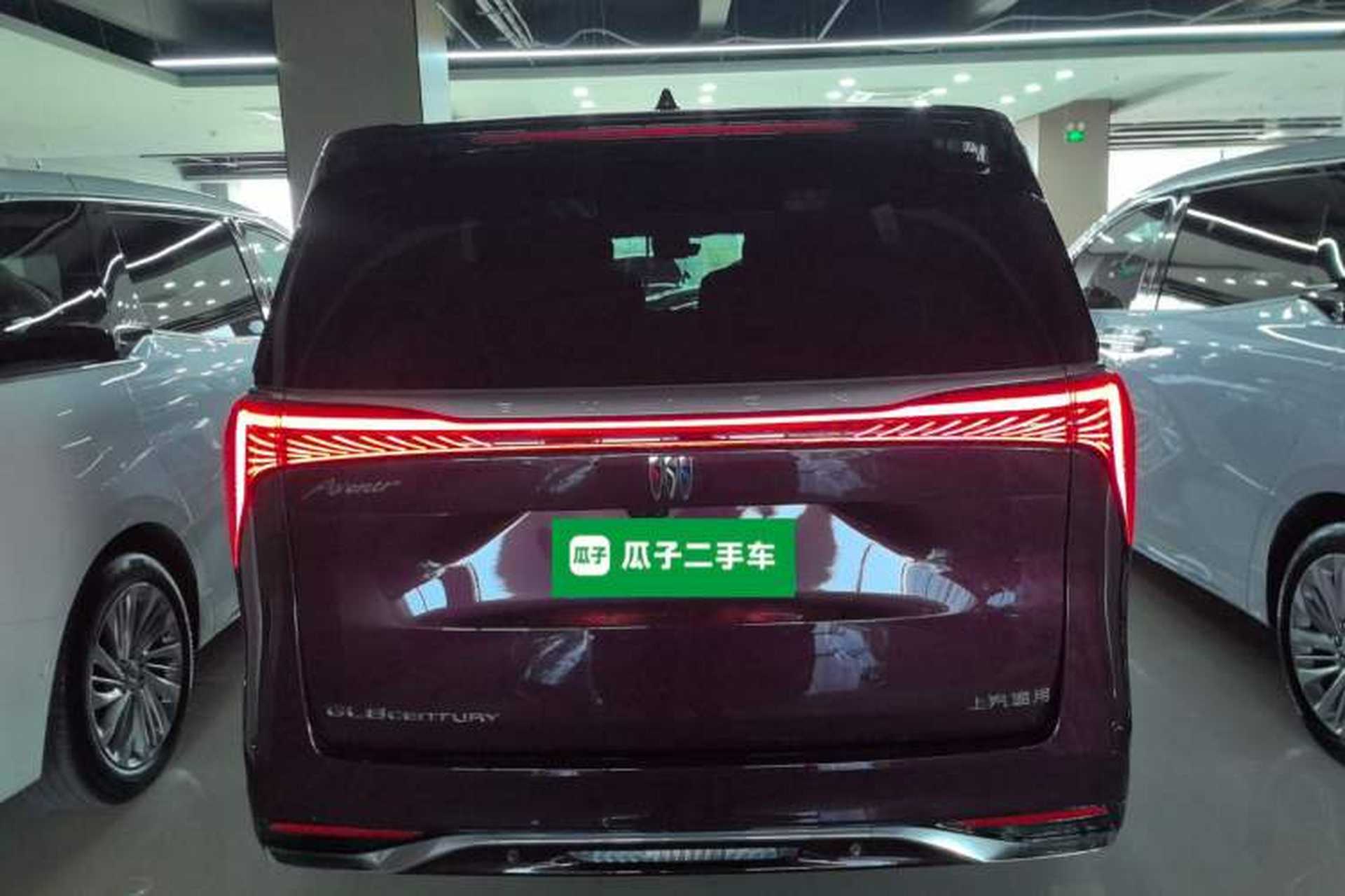 Used Buick Century 2023 2.0T Six-Seater Yinshi Edition Rear