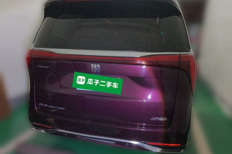 Used Buick Century 2023 2.0T Six-Seater Yinshi Edition Rear