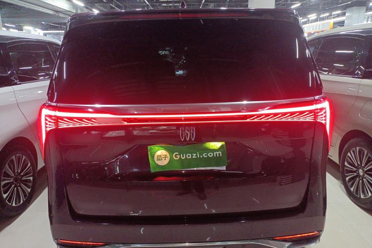 Used Buick Century 2023 2.0T Six-Seater Yinshi Edition Rear