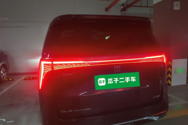 Used Buick Century 2023 2.0T Six-Seater Yinshi Edition Rear