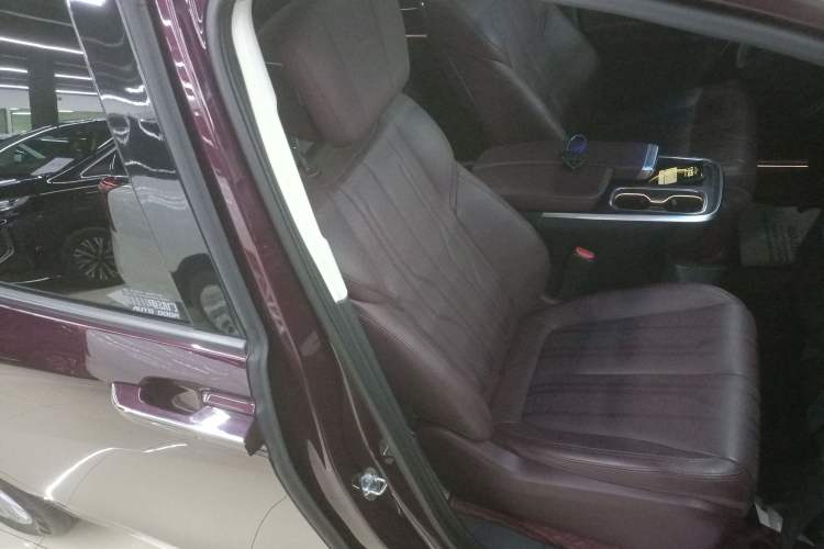 Used Buick Century 2023 2.0T Seven-Seater Yinshi Edition Right Front Seat