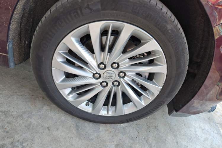 Used Buick Century 2023 2.0T Six-Seater Yinshi Edition Right Front Wheel Hub