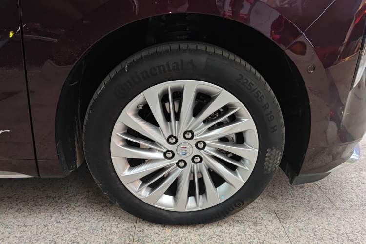 Used Buick Century 2023 2.0T Six-Seater Yinshi Edition Right Front Wheel Hub