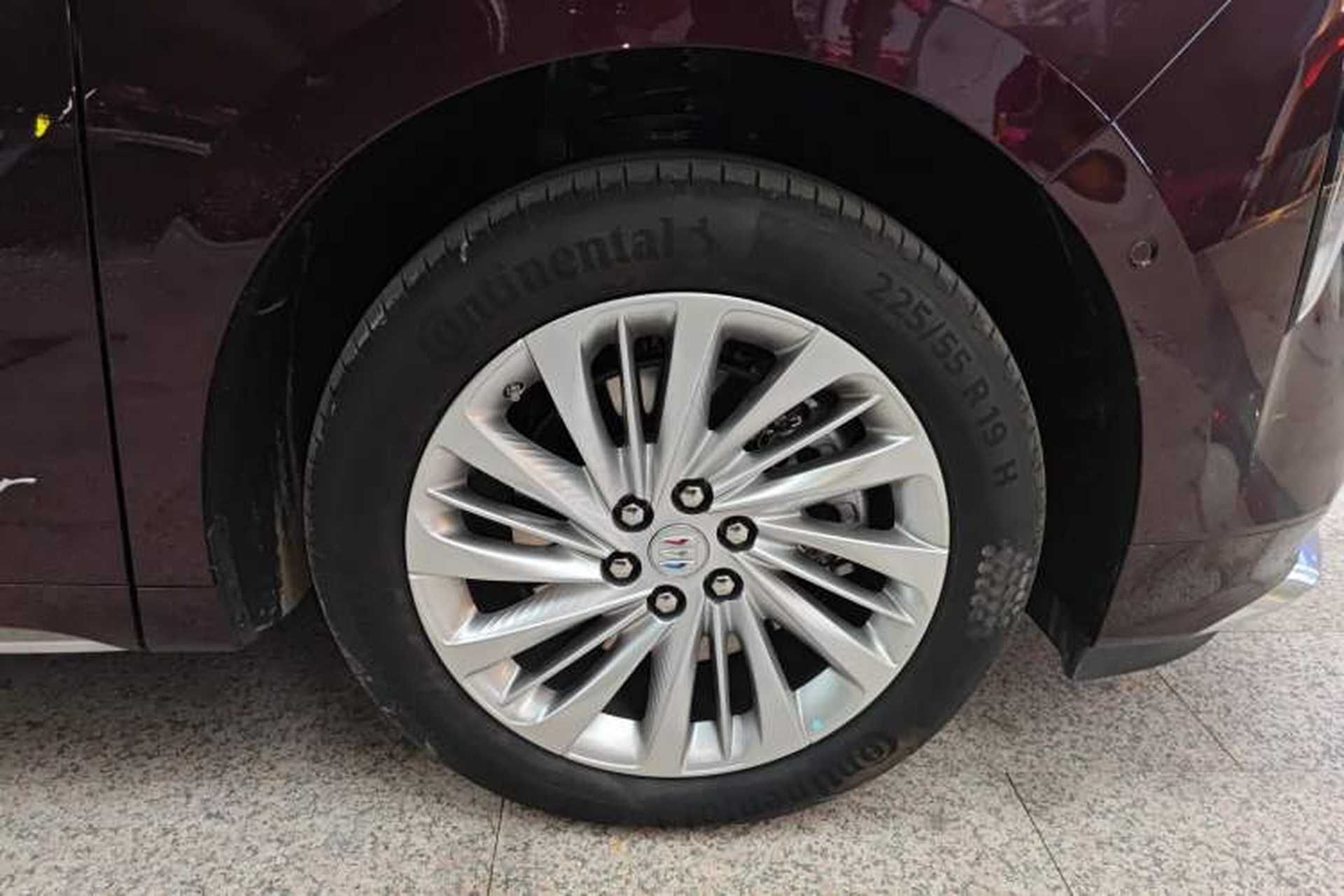 Used Buick Century 2023 2.0T Six-Seater Yinshi Edition Right Front Wheel Hub