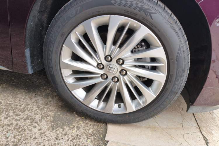 Used Buick Century 2023 2.0T Six-Seater Yinshi Edition Right Front Wheel Hub