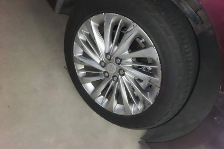 Used Buick Century 2023 2.0T Six-Seater Yinshi Edition Right Front Wheel Hub
